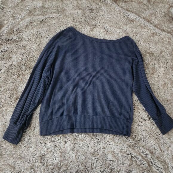 2 Hearts Waffle Knit 3/4 Sleeve Asymmetric Hem Top Blue Size‎ Medium - Picture 4 of 7
